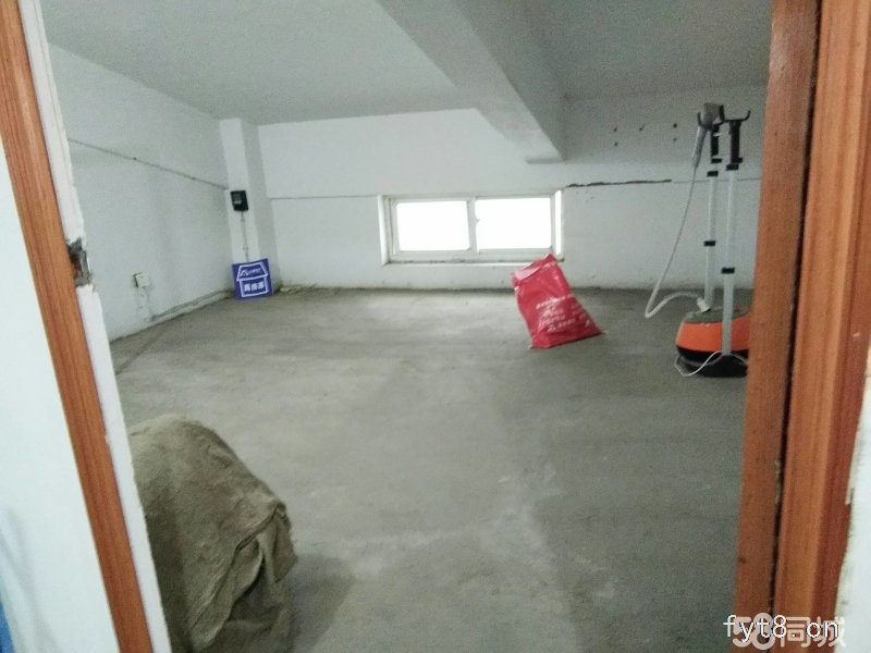 芬格欣庄园位于新阳路,靠近火车站,临近二中,周边配套齐全