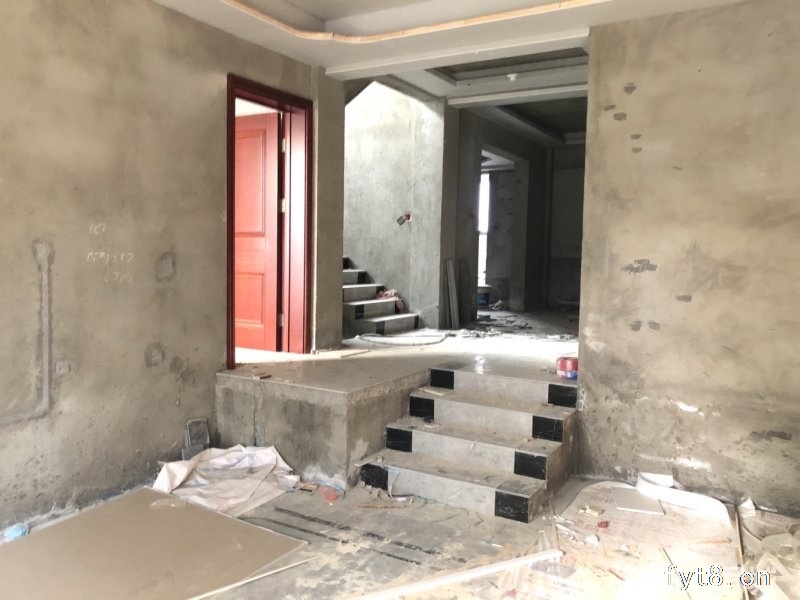 幸福家园复试别墅一共300平方左右产证齐全可按揭位置好